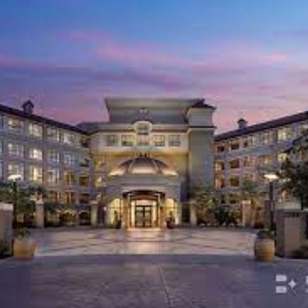 The Royal Kelowna by Bellstar Hotels